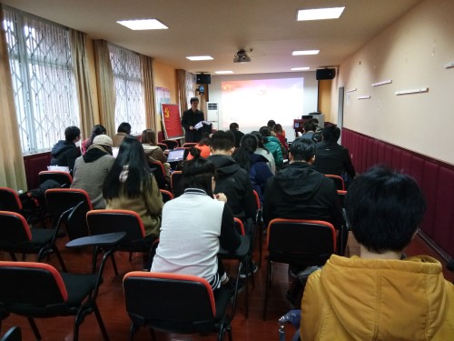 1全体党员认真学习.jpg 1全体党员认真学习.jpg